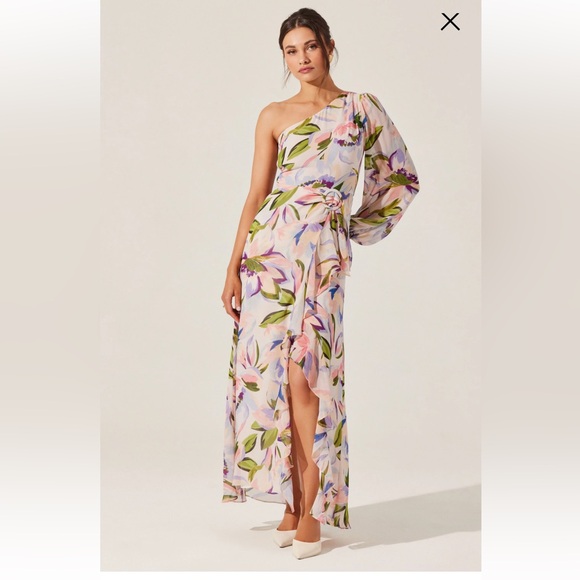 Astr Dresses & Skirts - Astr One-Shoulder Floral Dress in Pink and Purple